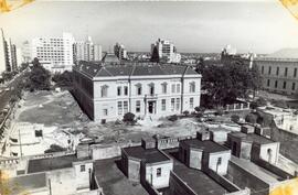 inicios de la construcción del edificio Tres Facultades de la UNLP. Vista desde calle 6