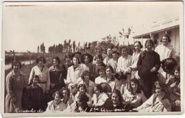 Excursión al Frigorífico Armour de Berisso de alumnas del Colegio de Señoritas 1922