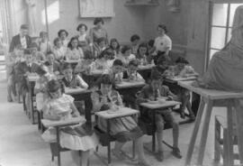 Uno de los dos cursos básicos de niños en la clase de modelado
