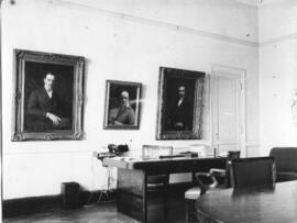 [Vista del despacho del Decano o Sala del Consejo Académico de la Facultad de Bellas Artes]