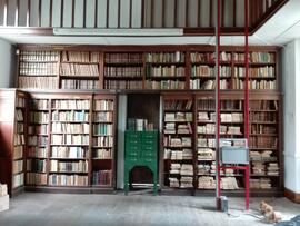 Tareas de limpieza y conservación en la Sala Histórica