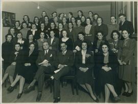 Estudiantes de primer y segundo año de la Escuela de Visitadora de Higiene Social 1939 (Frente)